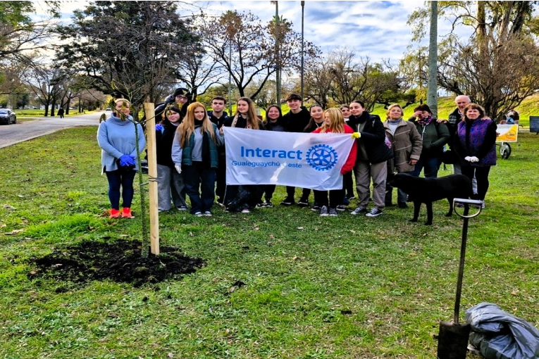 Un río sin colillas: el desafío ambiental de Interact Gualeguaychú