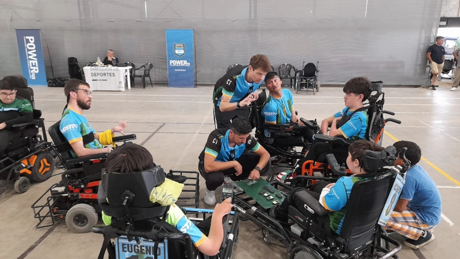 Los Toros en plena charla t&eacute;cnica, durante la &uacute;ltima fecha Powerchair Football