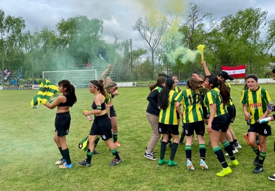 El festejo en el Estadio &ldquo;Toto Gallop&rdquo;, cancha del club Sarmiento
