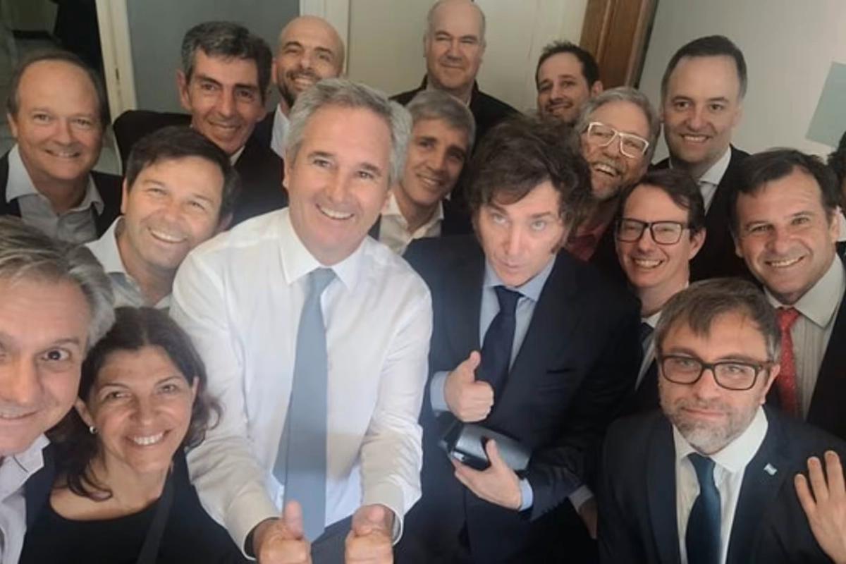 El presidente Javier Milei y el equipo económico