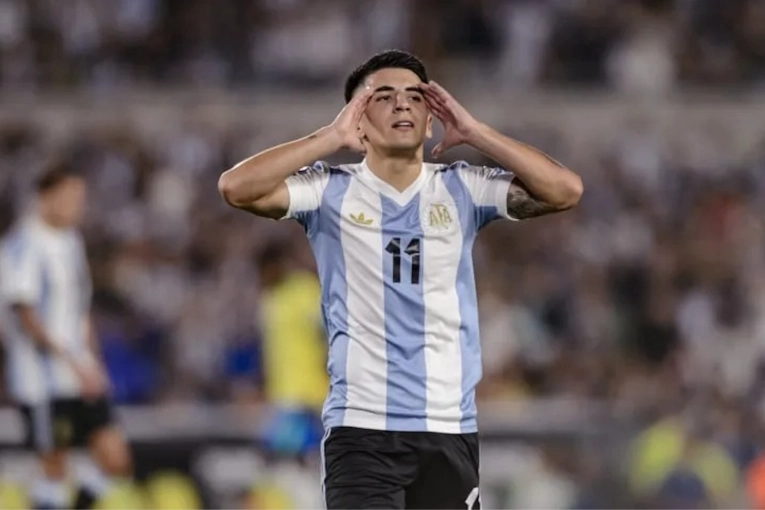 Por una lesión muscular, Thiago Almada quedó desafectado de la Selección Argentina