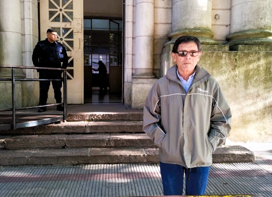 Luis tiene 76 a&ntilde;os y vot&oacute; en la Gervasio M&eacute;ndez