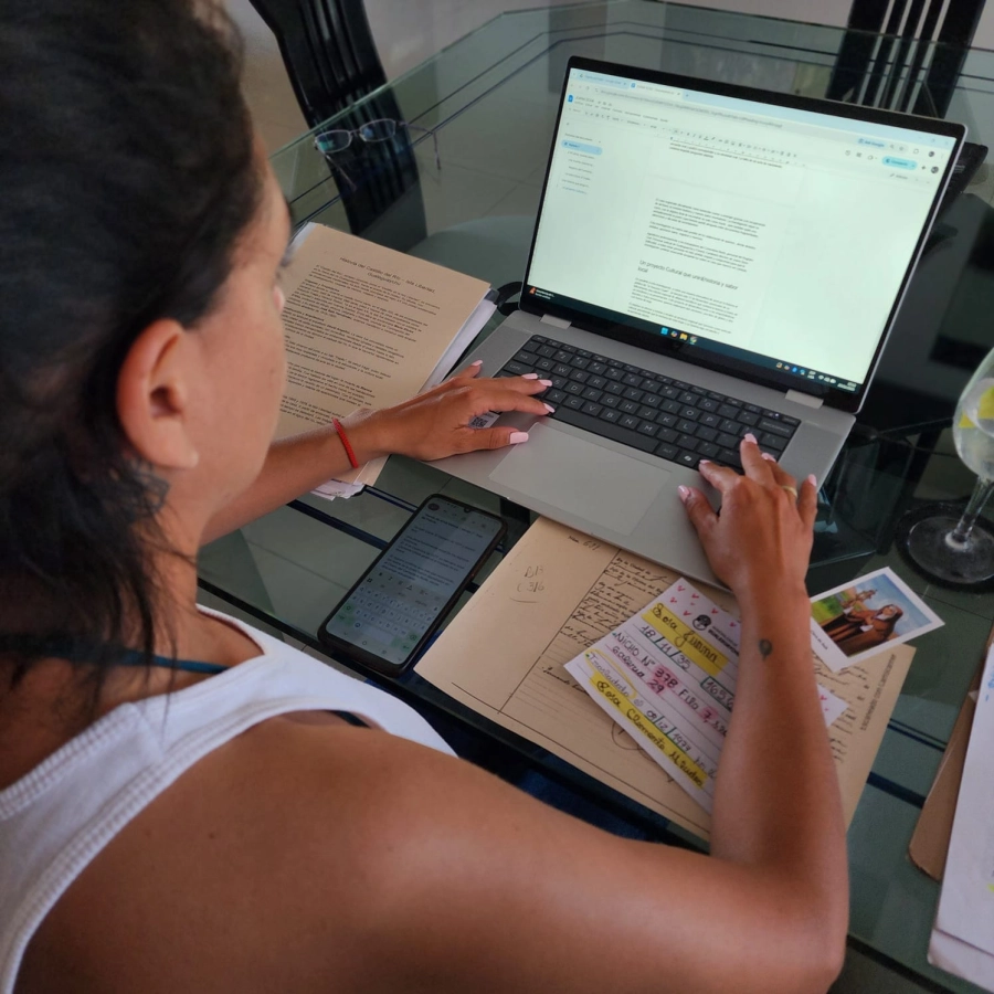 <b>Gimena Blanco en su investigaci&oacute;n</b>