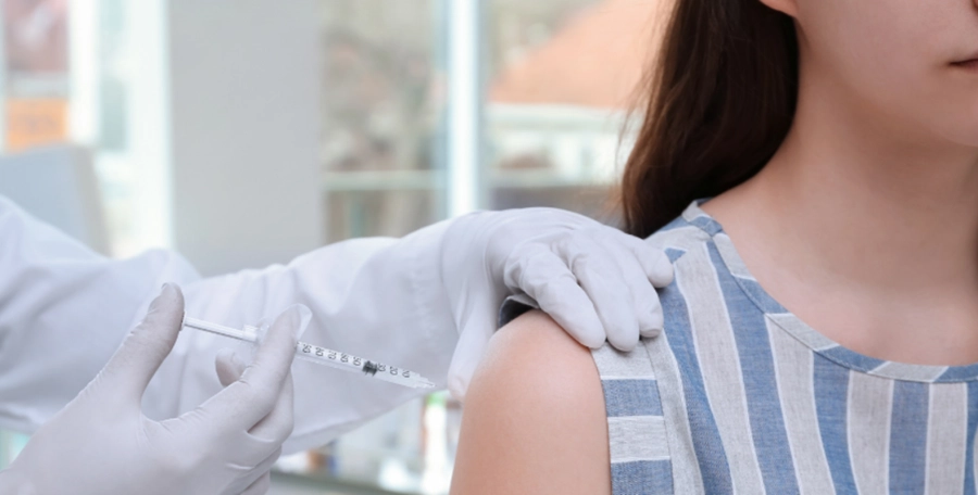 La vacunaci&oacute;n en la adolescencia es clave para prevenir enfermedades graves