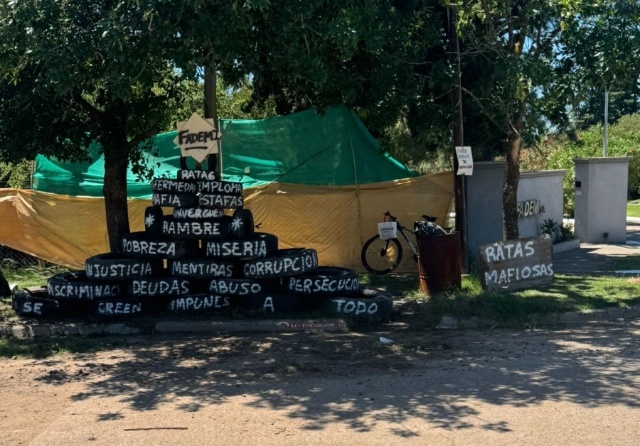 Arbolito Navide&ntilde;o realizado con cubiertas