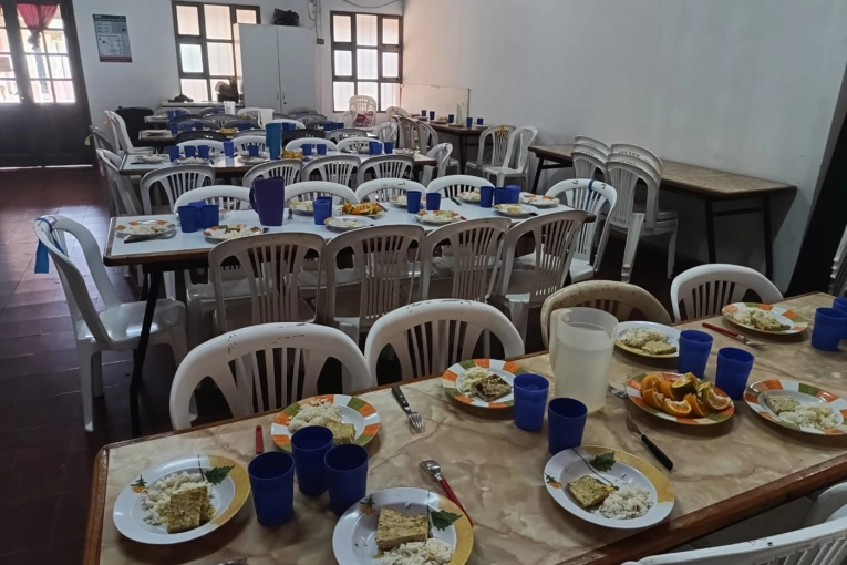 Doce comedores escolares contin&uacute;an ofreciendo un plato de comida durante el verano