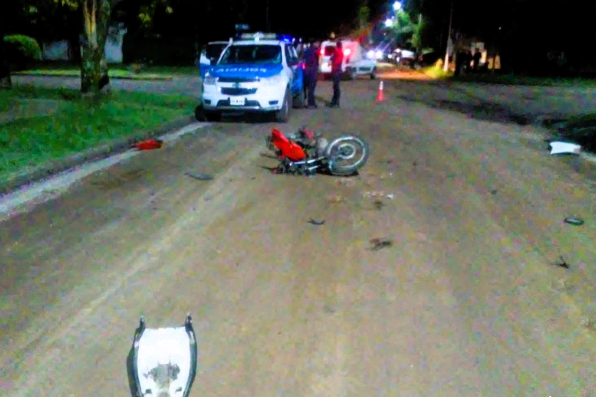 Coalici&oacute;n entre un Toyota y una moto