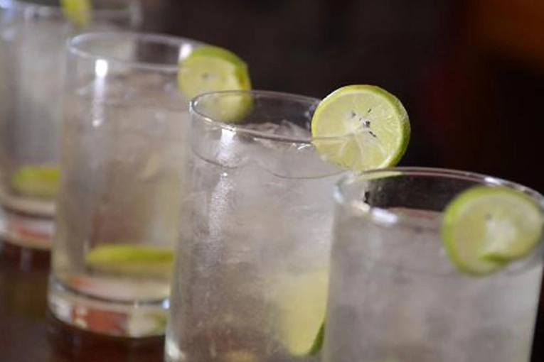 Joven hallada desnuda y desorientada en Paran&aacute;: investigan a un polic&iacute;a por abuso