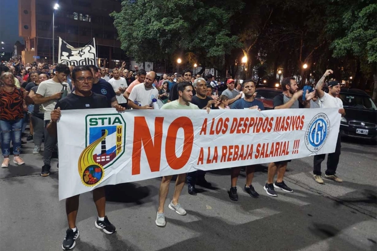 Paro total en Granja Tres Arroyos: trabajadores reclaman salarios adeudados y denuncian despidos masivos