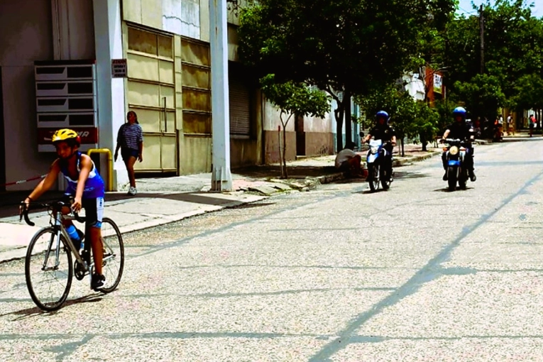 M&aacute;s de 200 polic&iacute;as garantizaron la seguridad en el Triatl&oacute;n Internacional de La Paz
