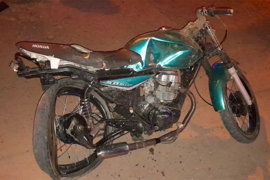 <i>En la motocicleta viajaban un joven de 25 a&ntilde;os, con lesiones graves, y una adolescente de 17, con heridas de consideraci&oacute;n</i>