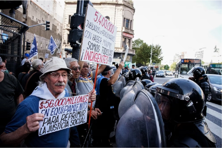 Piqueteros y jubilados marchar&aacute;n el mi&eacute;rcoles al Congreso contra la reforma laboral del Gobierno