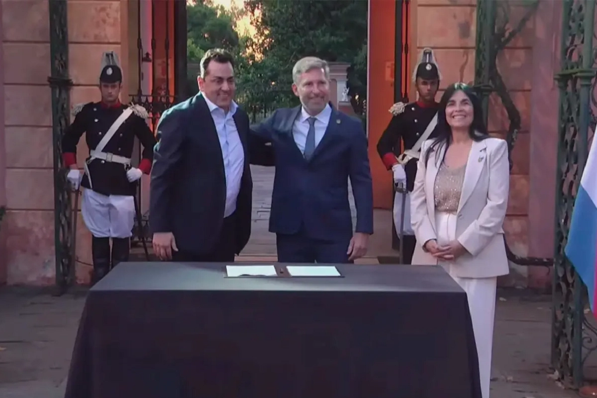 Rogelio Frigerio firm&oacute; el acta. Foto: Elonce.