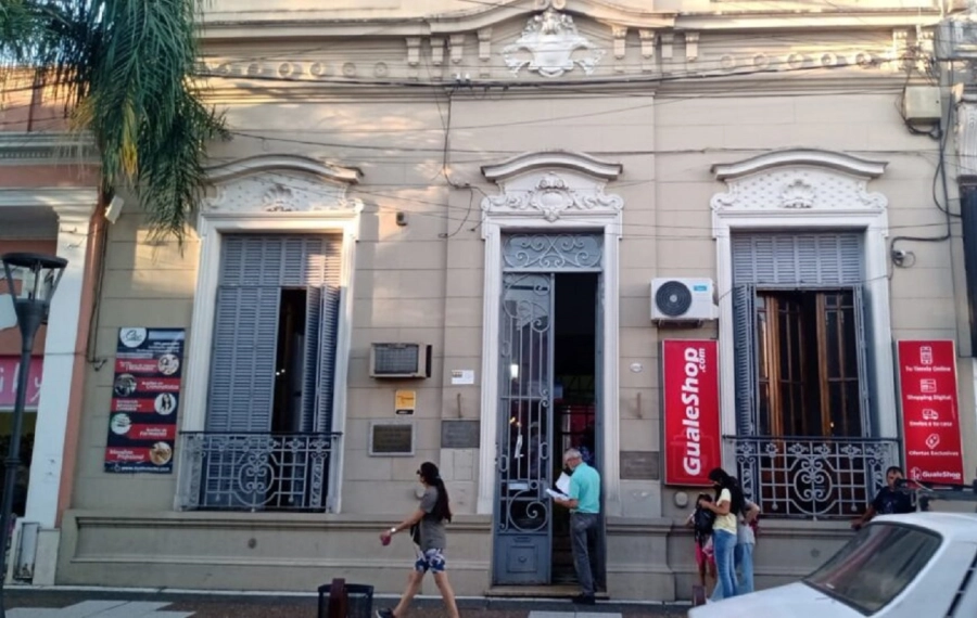 <i> Centro de Empleados de Comercio </i>