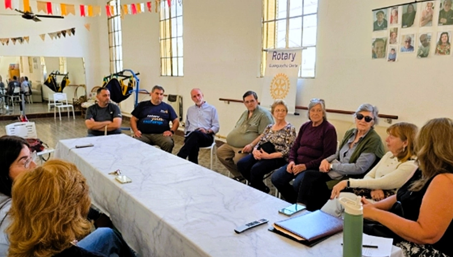<i>Hogar Cura Jeannot junto a integrantes del Rotary Club Gualeguaych&uacute; Oeste</i>