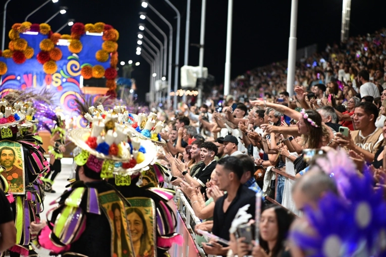 El Carnaval del Pa&iacute;s baj&oacute; el tel&oacute;n en una noche cargada de emoci&oacute;n antes del veredicto final