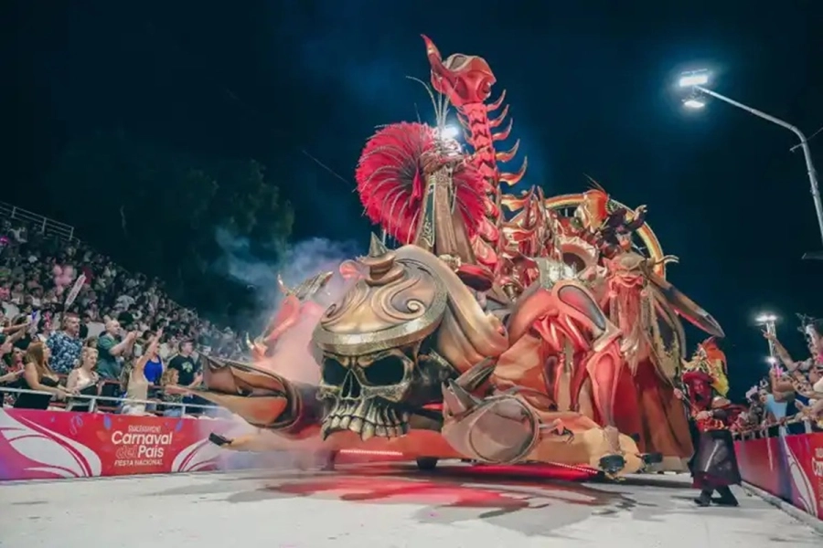 O&acute;Bah&iacute;a - Carroza 1