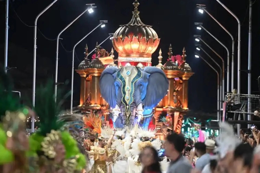 Mar&iacute; Mar&iacute; - Carroza 2