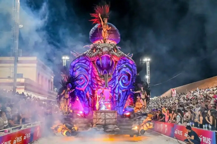 Mar&iacute; Marpi - Carroza 1