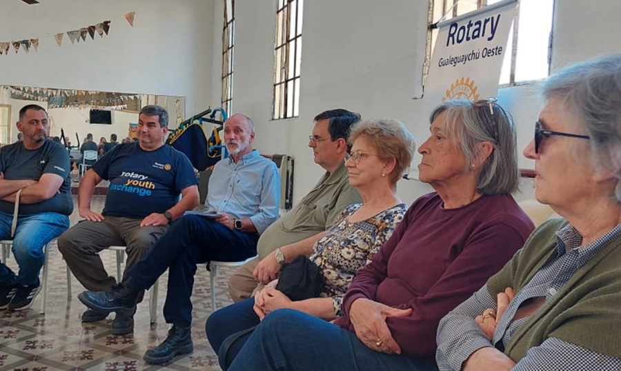 <i>Hogar Cura Jeannot junto a integrantes del Rotary Club Gualeguaych&uacute; Oeste</i>