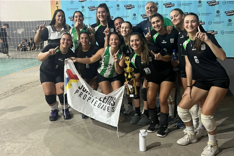 El v&oacute;ley municipal coron&oacute; a los campeones del Torneo de Verano 2