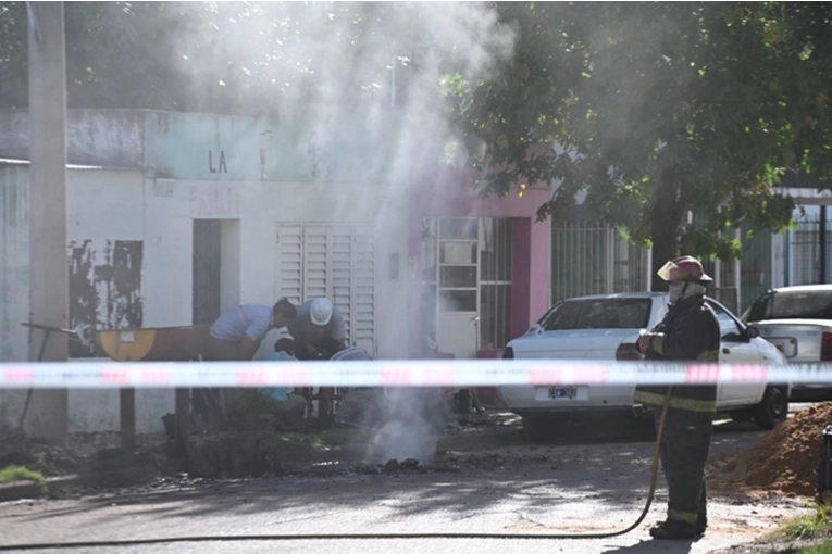 Controlaron la fuga de gas: la empresa trabaja en la reparaci&oacute;n del ca&ntilde;o