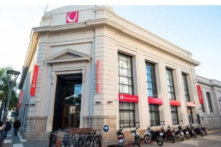 Bancarios acordaron aumento de sueldo frente a la inflaci&oacute;n: el salario inicial llega a $2.187.000