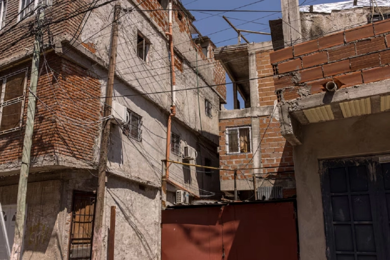 M&aacute;s de diez millones de familias enfrentan problemas habitacionales en Argentina