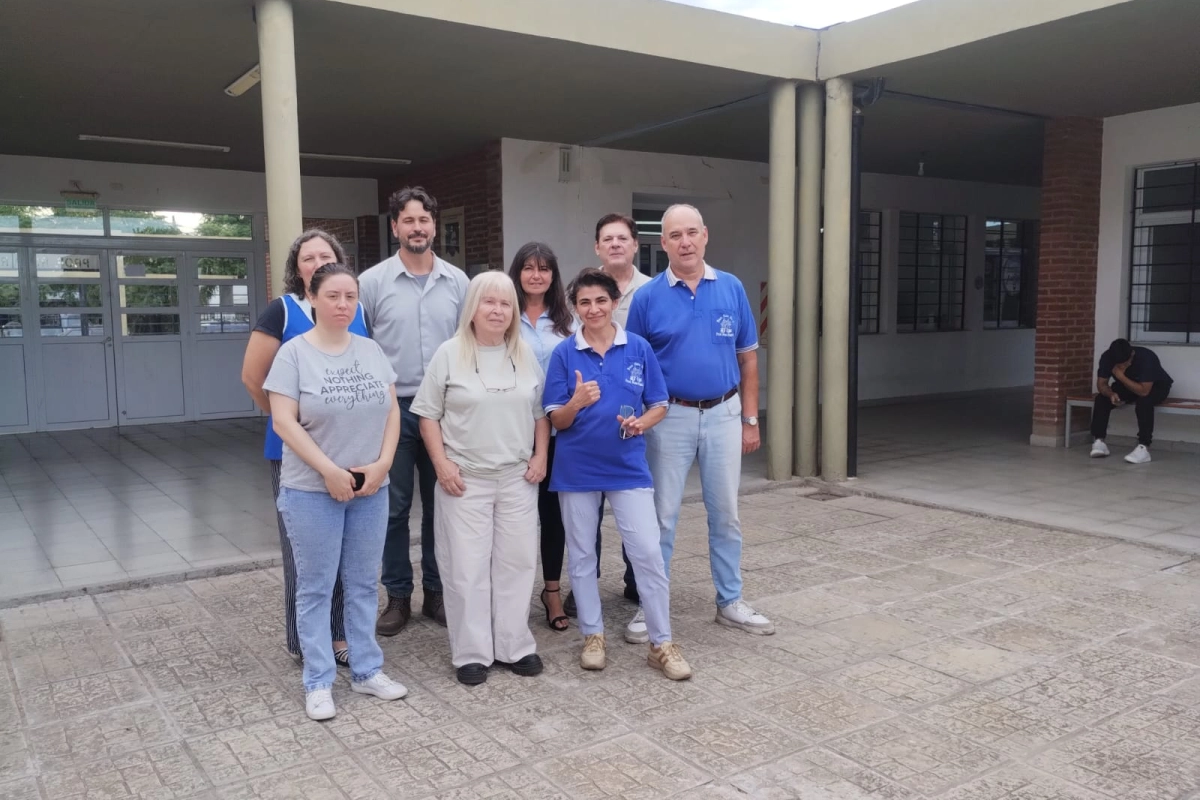 Equipo directivo junto a Mar&iacute;a M&eacute;ndez