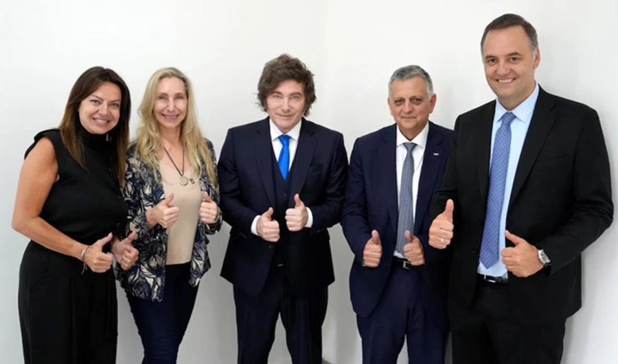 <i>La foto con la que el Presidente celebr&oacute; el fallo en Estados Unidos en favor de la Argentina en la causa YPF</i>