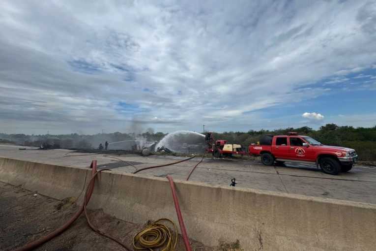 Confirman fallecimiento de un hombre tras choque de camiones en Ruta 14