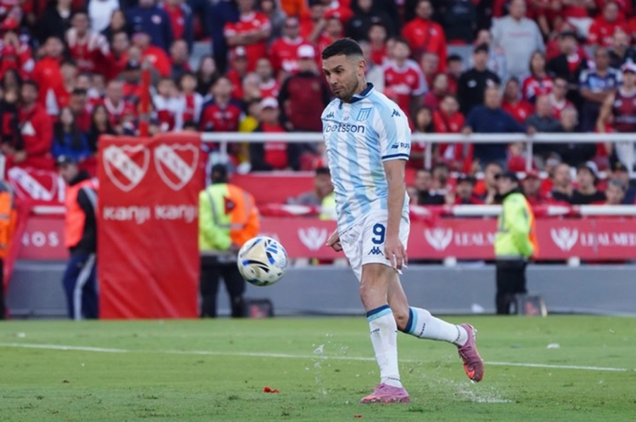 <i>La figura de la Academia desperdici&oacute; un penal para abrir el cl&aacute;sico</i>