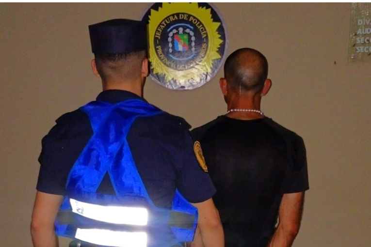 Detienen a un hombre tras agredir con piedras a efectivos en Gualeguaych&uacute;