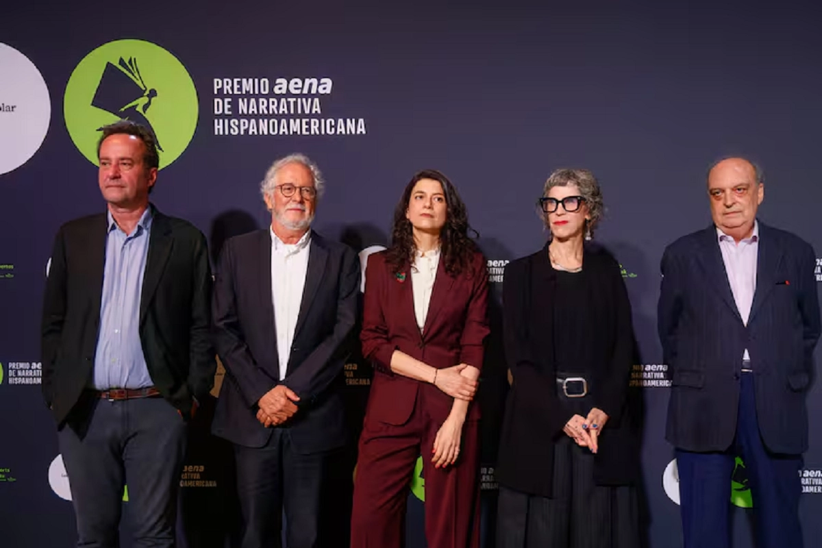 Samanta Schweblin, en el centro