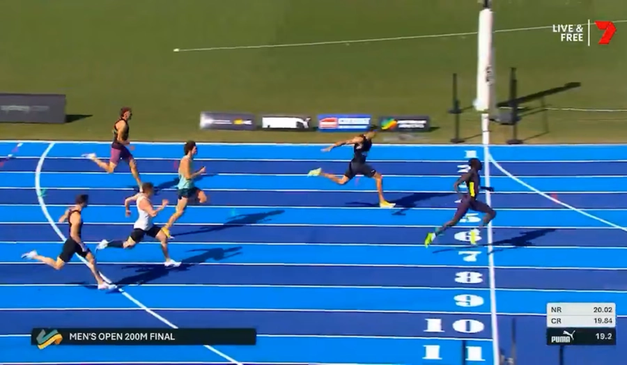 <i>El velocista australiano logr&oacute; nueva marca U20 en los 200 metros</i>