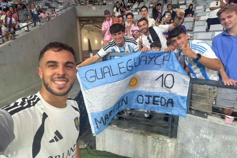 Blas Girard cumpli&oacute; el sue&ntilde;o de ver a Messi en vivo y presenci&oacute; el triplete de su compatriota Ojeda