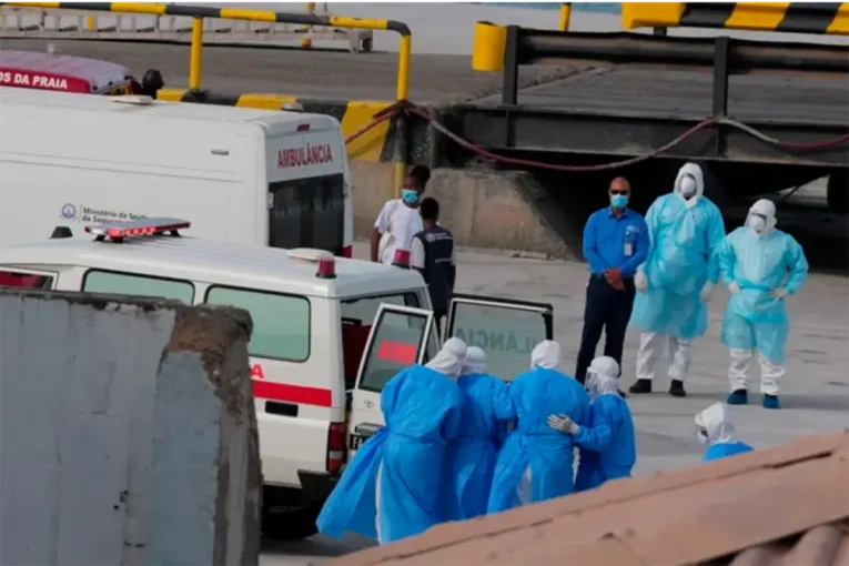 Trasladar&aacute;n a argentinos del crucero con hantavirus para cumplir cuarentena