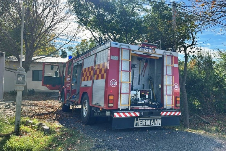 Bomberos controlaron un incendio en una vivienda de Urquiza al Oeste