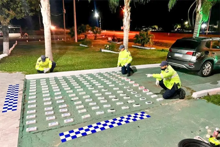 La Polic&iacute;a de Entre R&iacute;os secuestr&oacute; m&aacute;s de 140 celulares ocultos en un veh&iacute;culo