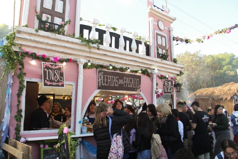 Fiesta popular del 25 de Mayo: armar un stand llega a costar hasta 3 millones de pesos