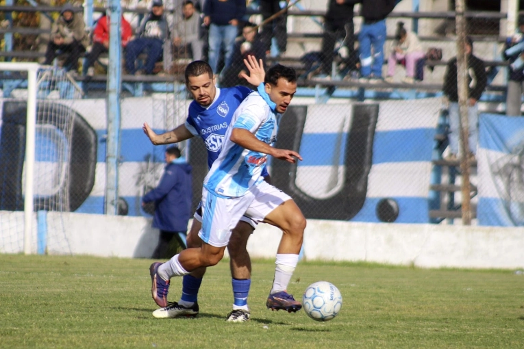 Juventud Unida venci&oacute; como visitante a Central Larroque y sigue como l&iacute;der invicto del Apertura