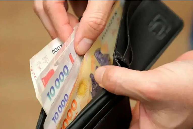 Crece el endeudamiento y advierten sobre una &ldquo;autofagia econ&oacute;mica&rdquo; en las familias argentinas
