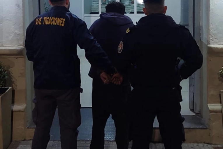 Detuvieron al sospechoso del asalto a la estudiante en un allanamiento del que intent&oacute; escapar