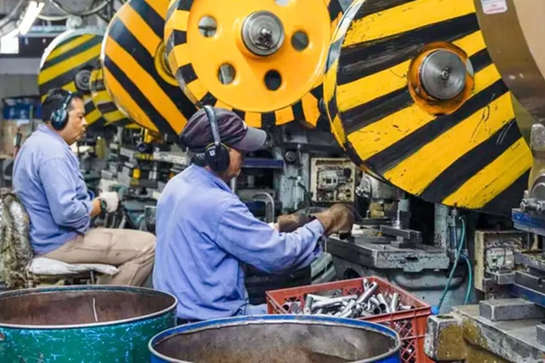 La industria acelera despidos por los sobrecostos energ&eacute;ticos que el Gobierno no quiere absorber