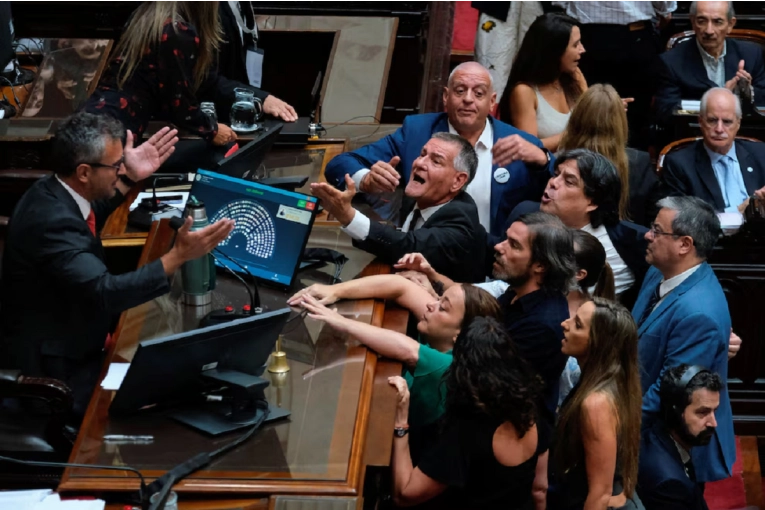 Debate en vivo en Diputados: fuertes cruces entre el oficialismo y la oposici&oacute;n