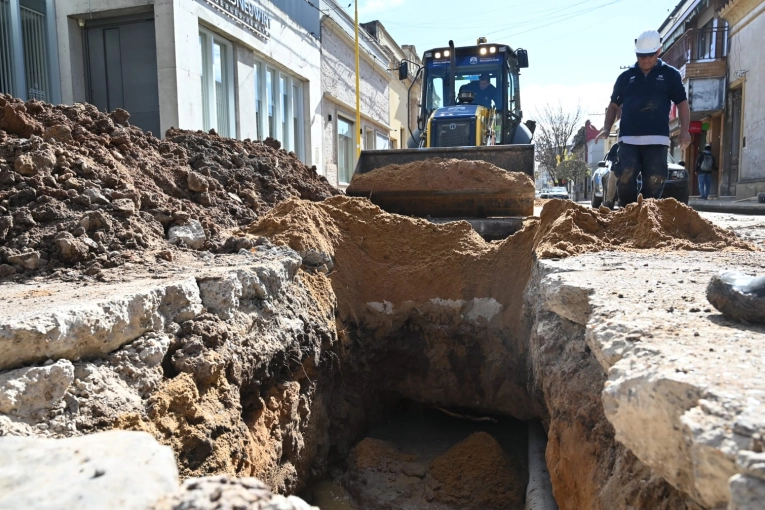 Resolvieron un hist&oacute;rico problema cloacal en calle Montevideo gracias a inspecci&oacute;n rob&oacute;tica