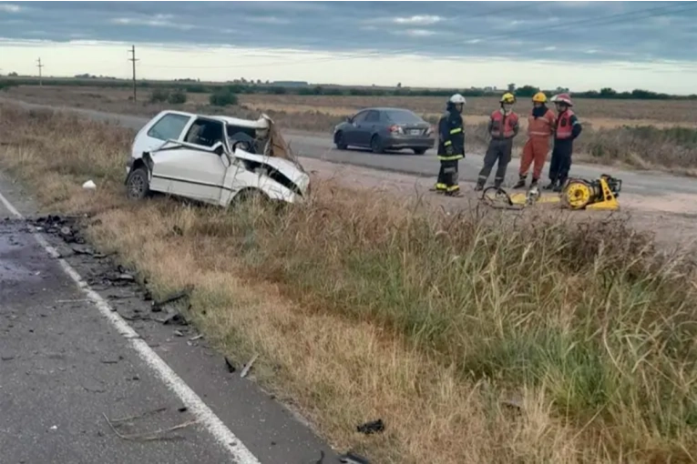 Tr&aacute;gico choque frontal en Ruta 18: una persona muri&oacute; y hubo varios heridos