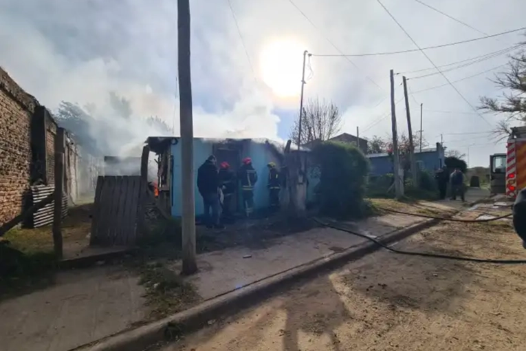 Incendio fatal en Entre R&iacute;os: falleci&oacute; una mujer mayor y hospitalizaron a dos ni&ntilde;os