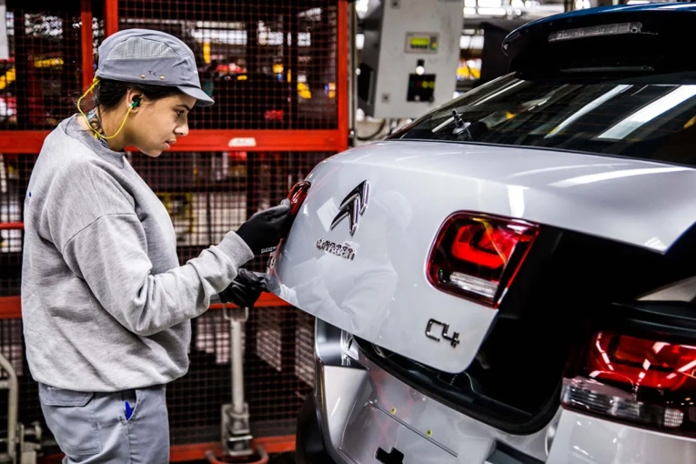 Tras 28 a&ntilde;os, Citro&euml;n deja de fabricar en El Palomar: 400 contratos en riesgo y retiros voluntarios en marcha