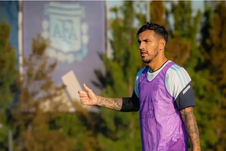 Alarma en la Selecci&oacute;n Argentina: Paredes sufri&oacute; un desgarro y est&aacute; en duda para el debut